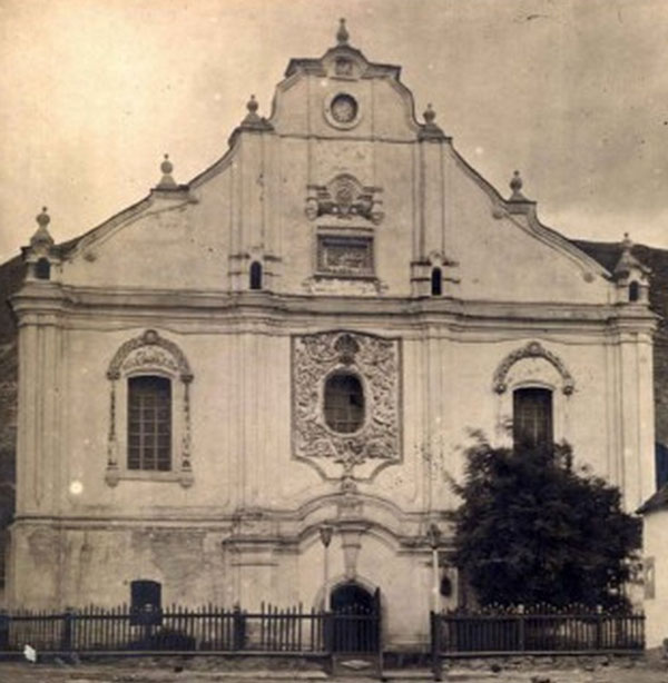 One of the latest photos of a working synagogue in Raškov